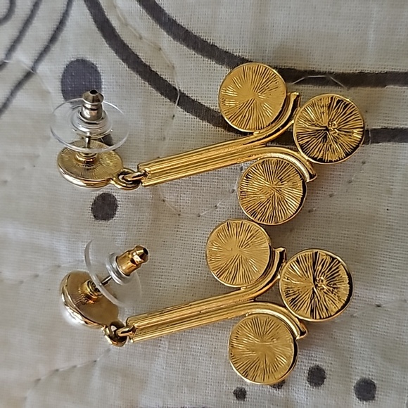 JS Collection Pearl/Goldtone Earrings - Picture 2 of 3